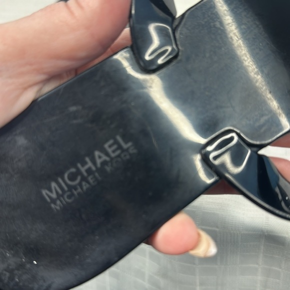 Michael Kors Kayden Jelly Bow Tie Thong Sandals in Black. Size 10. - Picture 8 of 9